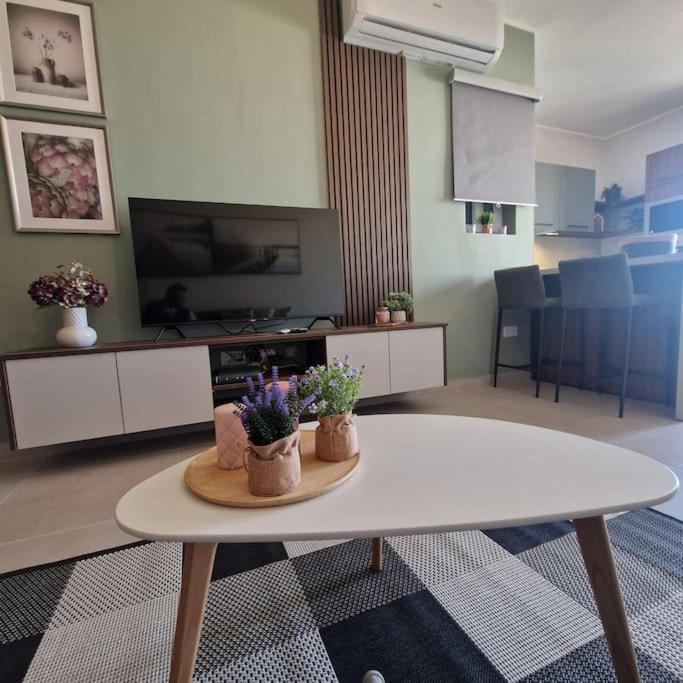 Centrally Located, Well Equipped, Stylish Flat. St. Paul's Bay Exterior foto